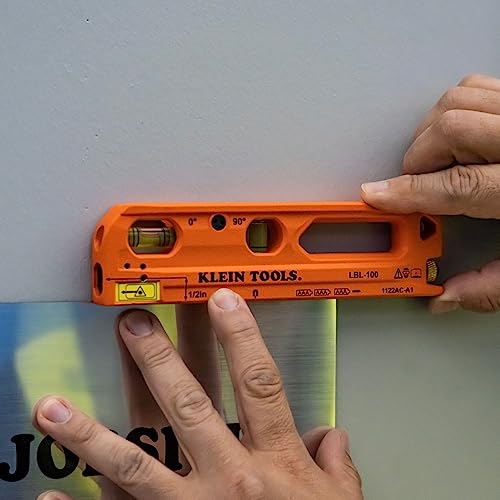 Magnetic Laser Level with Bubble Vials and Laser Line M667