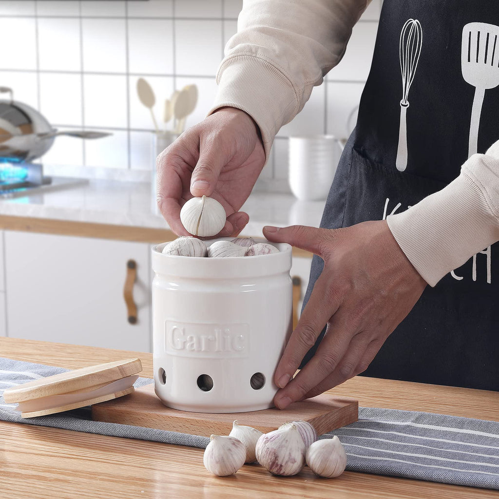 Garlic Keeper with Lid, Ceramic Garlic Saver W5581