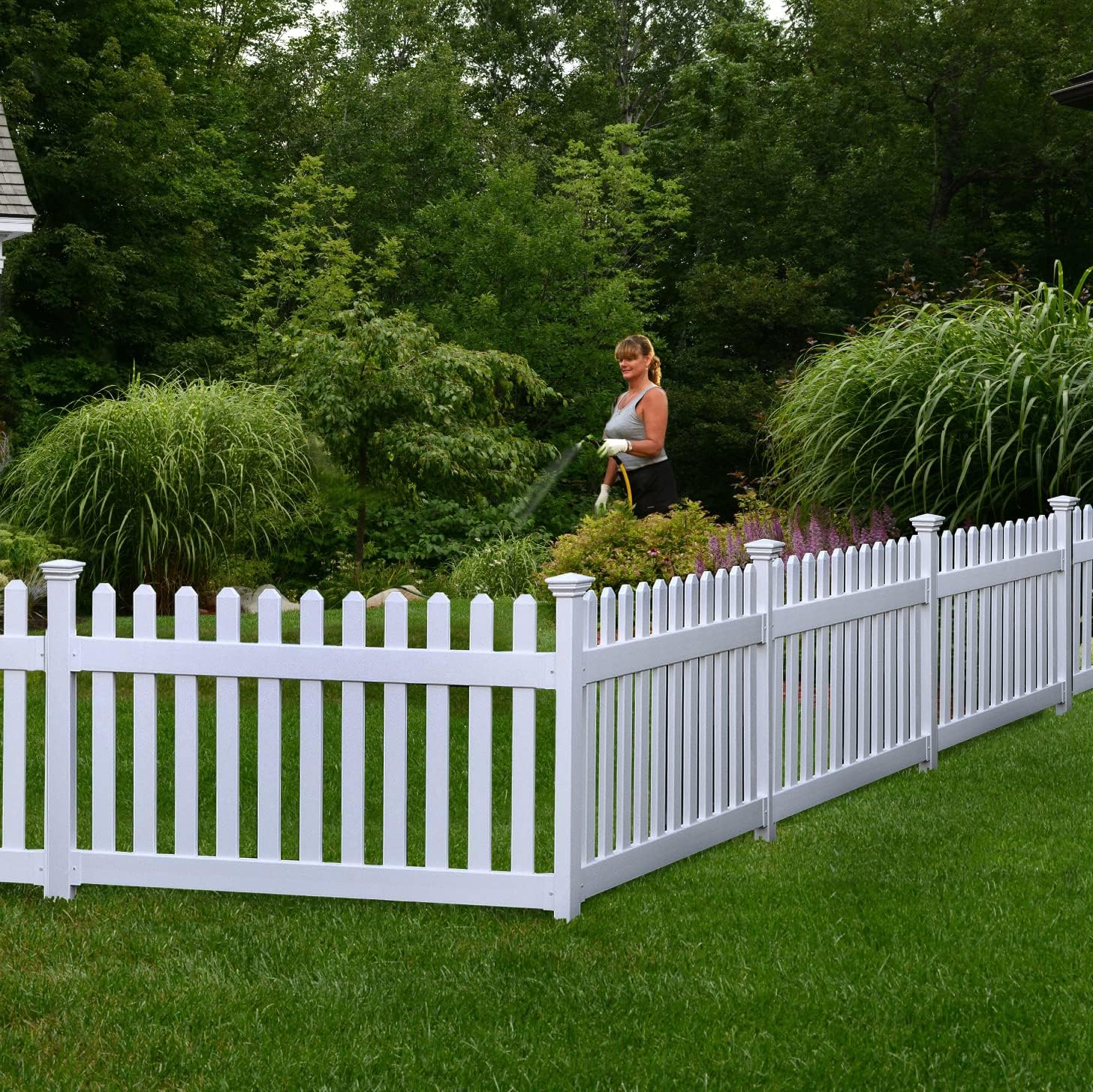 Portable Vinyl Fence Kit with No-Dig White Picket Panel W644224