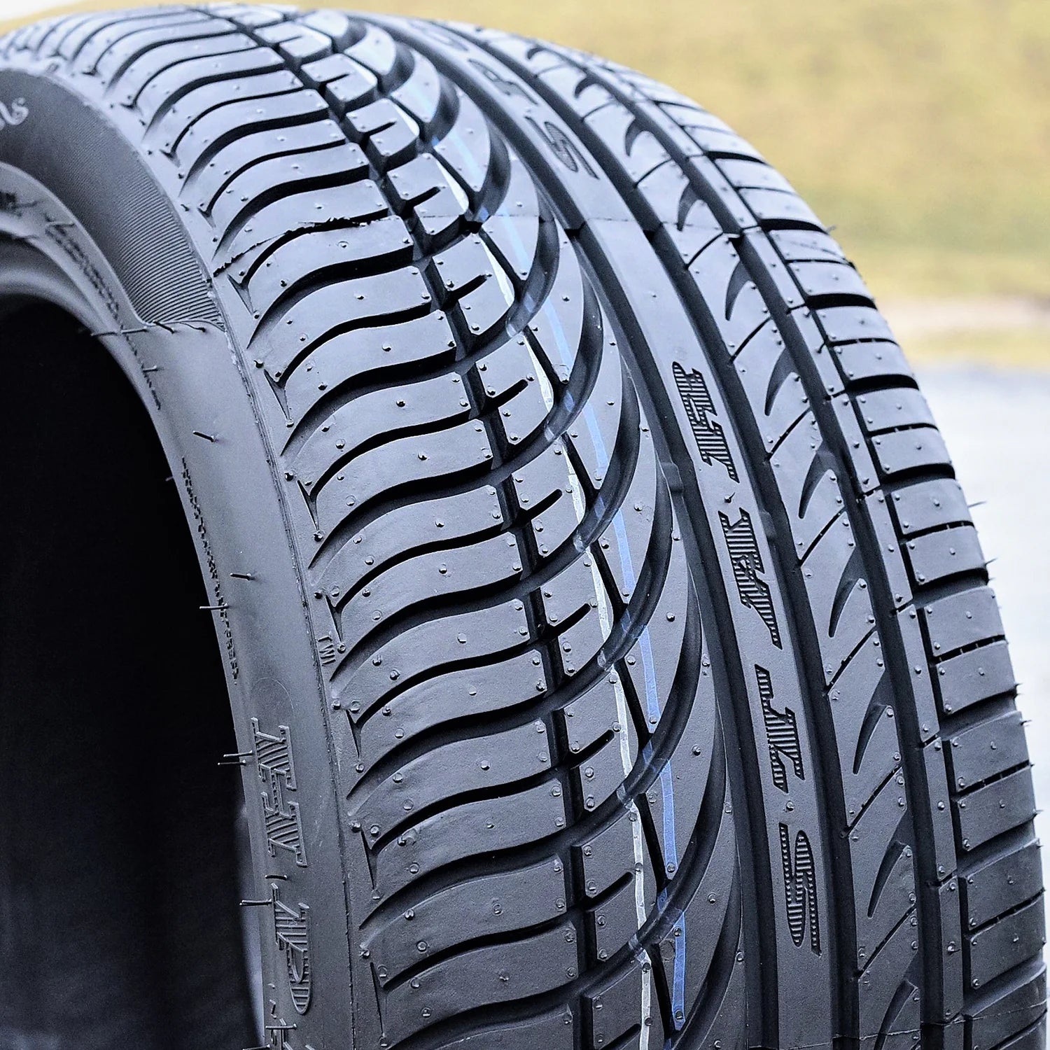 235/55R18 High Performance Tires Set of 4 Z9116