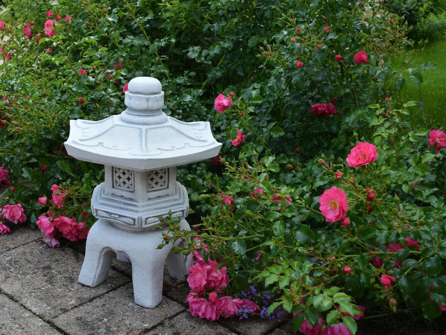 Concrete Pagoda Lantern Statue for Zen Garden Outdoor Decor S595