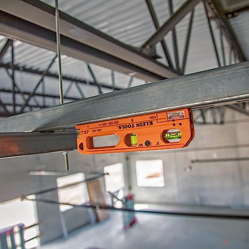 Magnetic Laser Level with Bubble Vials and Laser Line M667