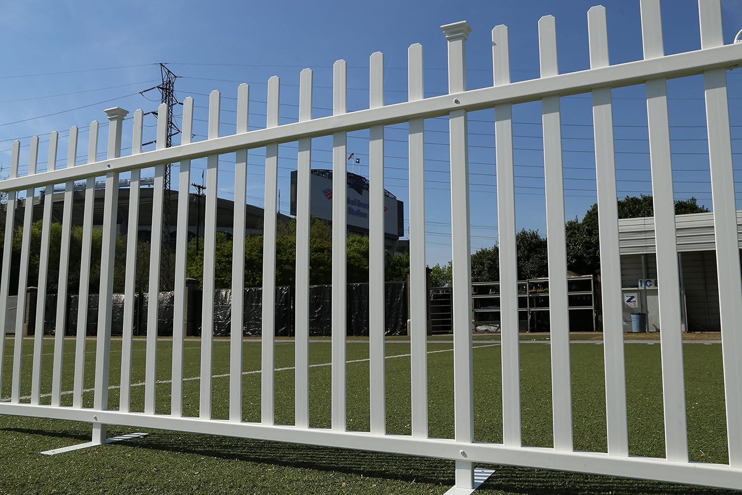 Lightweight Portable Vinyl Picket Fence Kit with Metal Base, White R746255