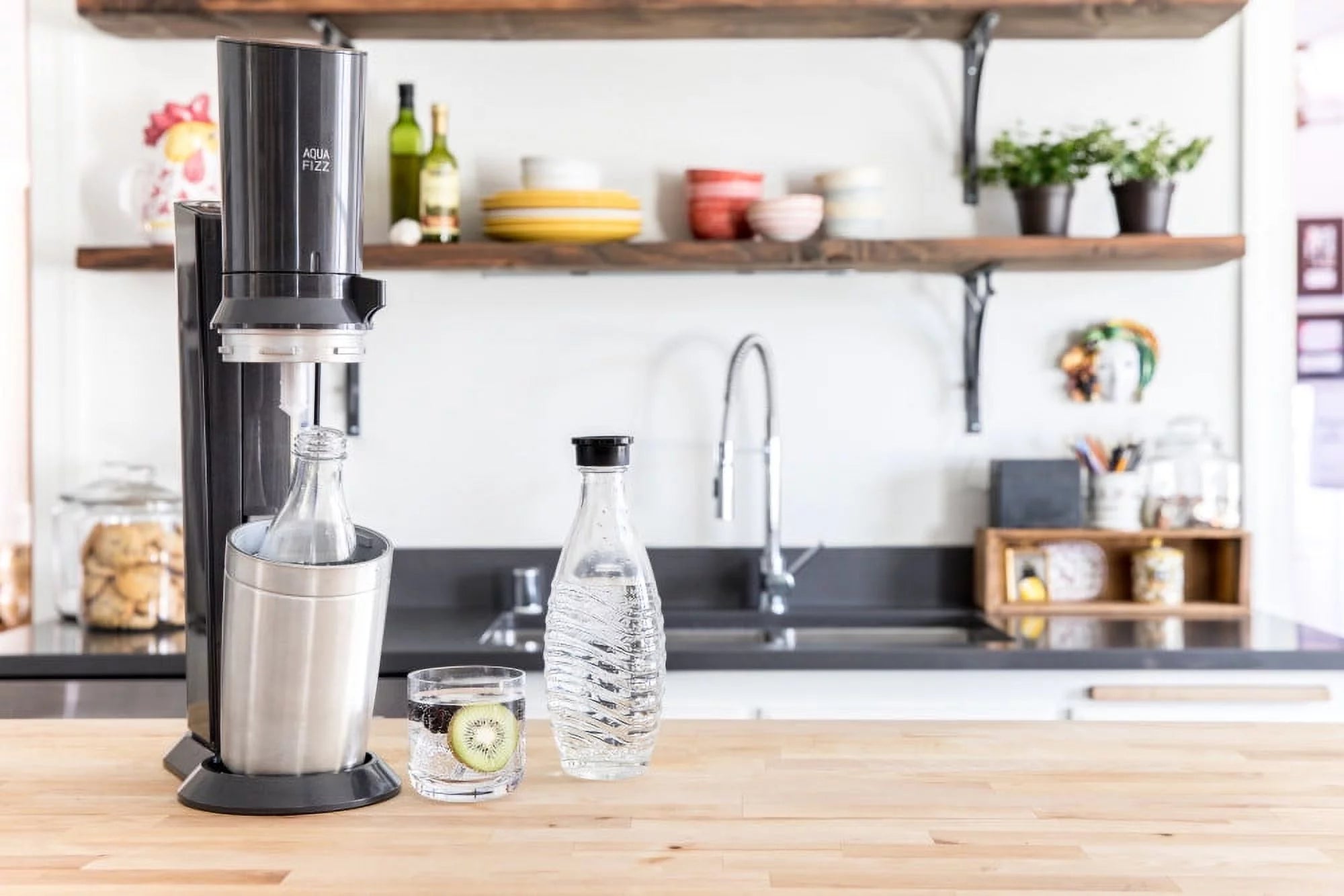 Sparkling Water Maker Kit with CO2 and Glass Carafes M905