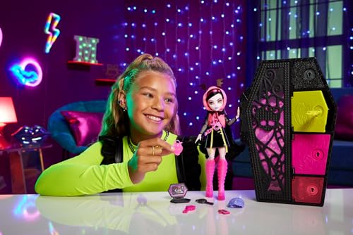 Monster High Skulltimate Secrets Neon Frights Doll with Dress-Up Locker & 19+ Surprises L666466