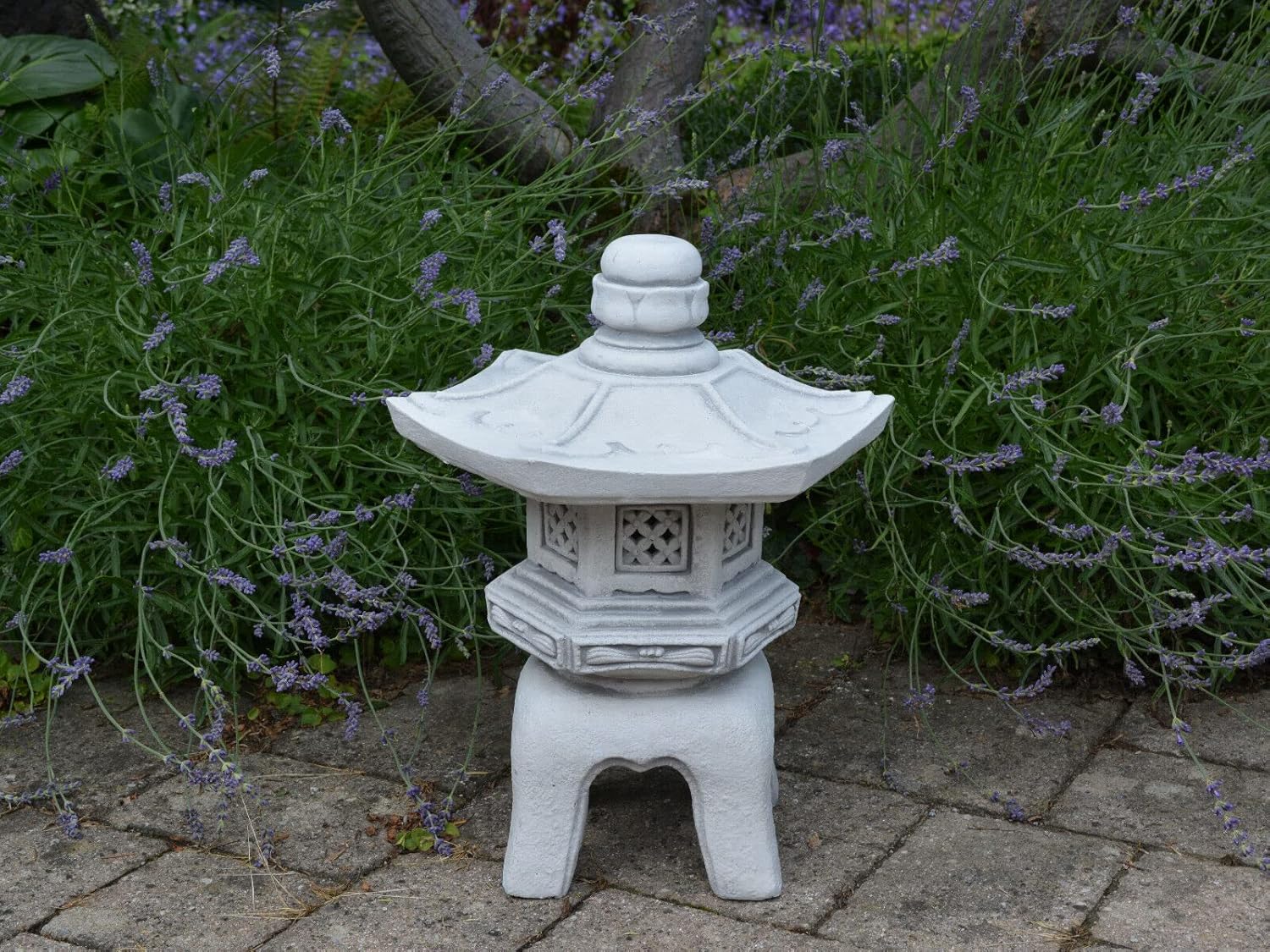 Concrete Pagoda Lantern Statue for Zen Garden Outdoor Decor S595