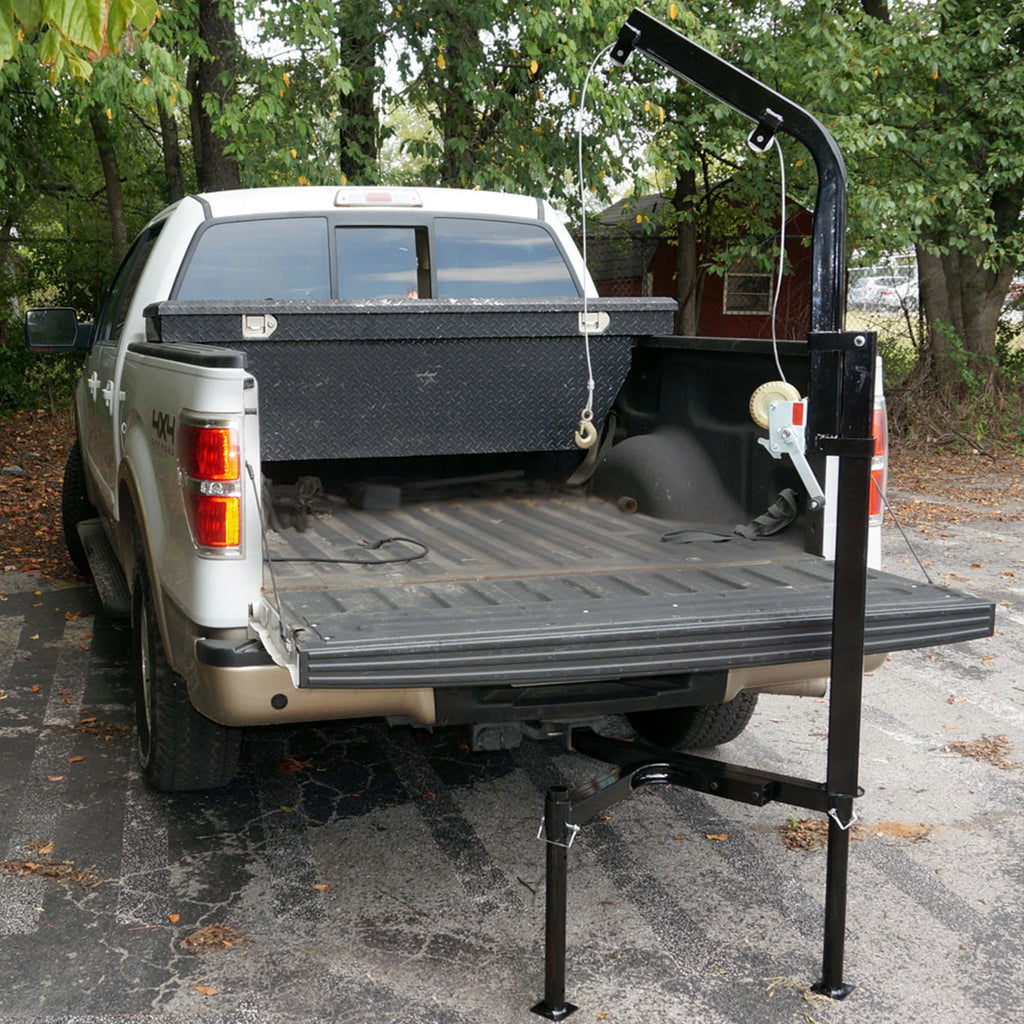 Hitch Mounted Hoist for Game M1824