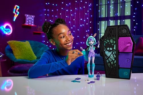 Monster High Skulltimate Secrets Neon Frights Doll with Dress-Up Locker & 19+ Surprises L666466