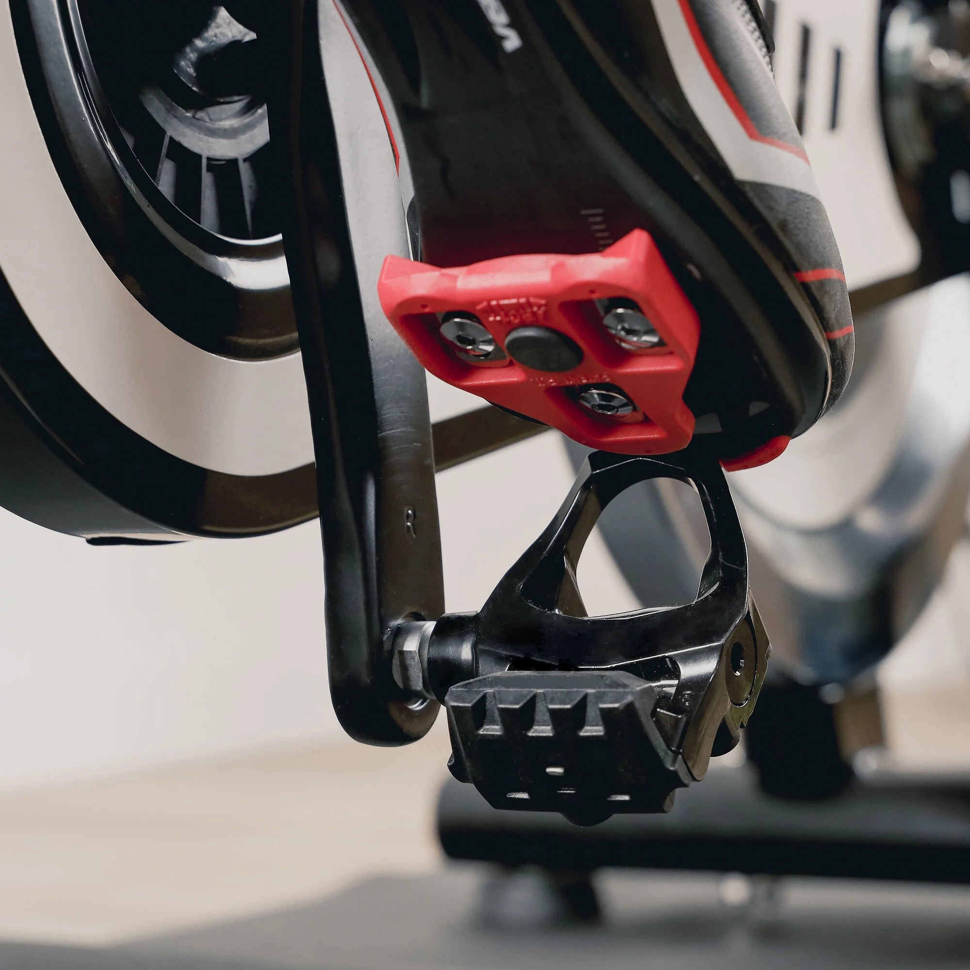 Road Bike Cycling Shoes and Pedals Cleats G52167