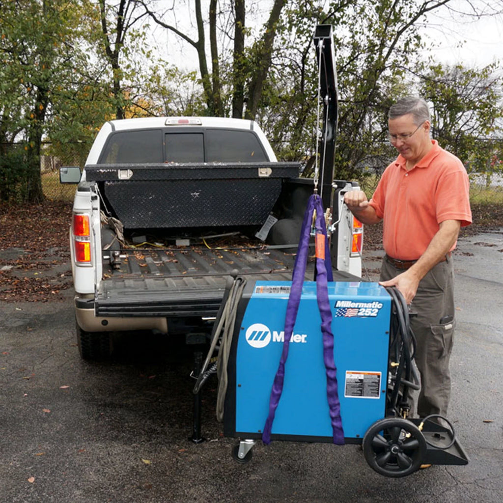 Hitch Mounted Hoist for Game M1824