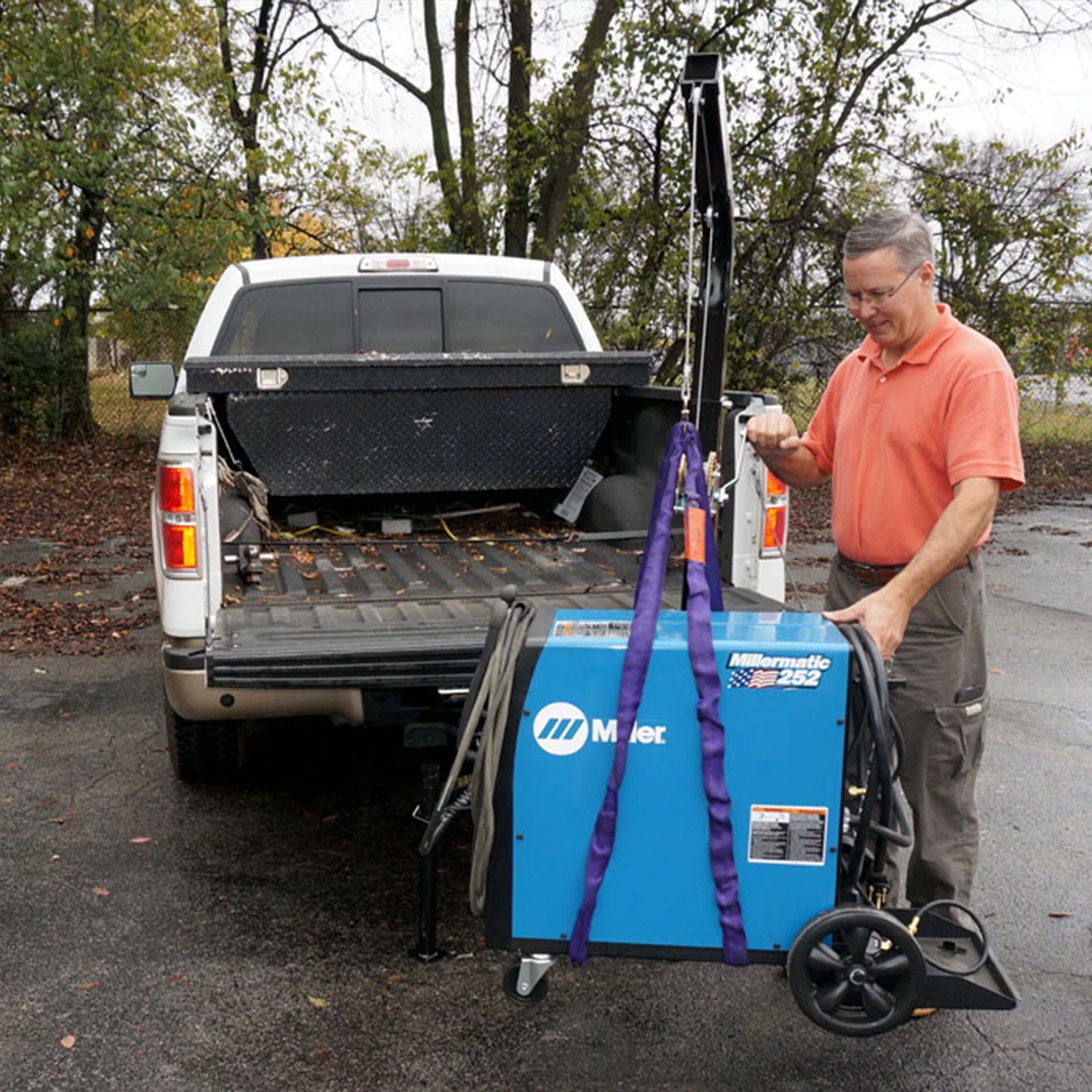 Hitch Mounted Hoist for Game M1824